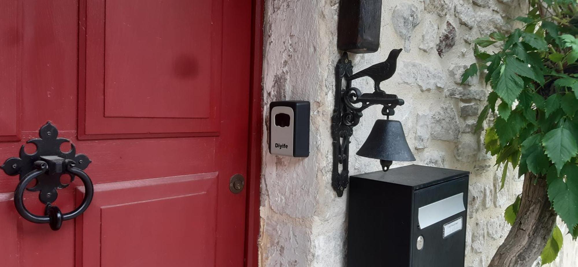 Nos Jours Heureux Apartment Barjac  Bagian luar foto